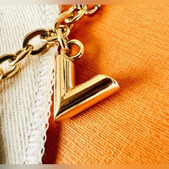 NIB Louis Vuitton Blooming Flowers Monogram Flower chain bag or key charm - Picture 9 of 16